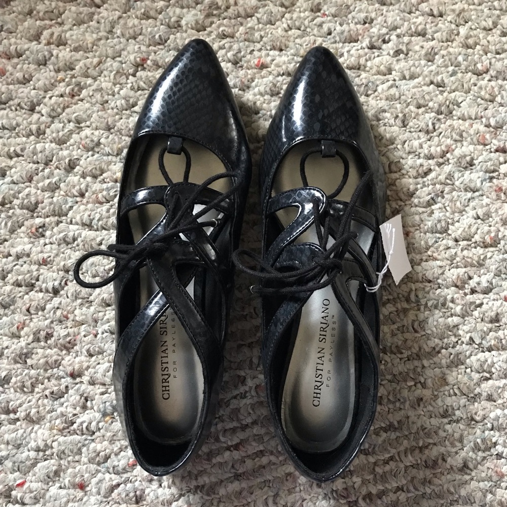 BNWT strappy flats 🖤💙